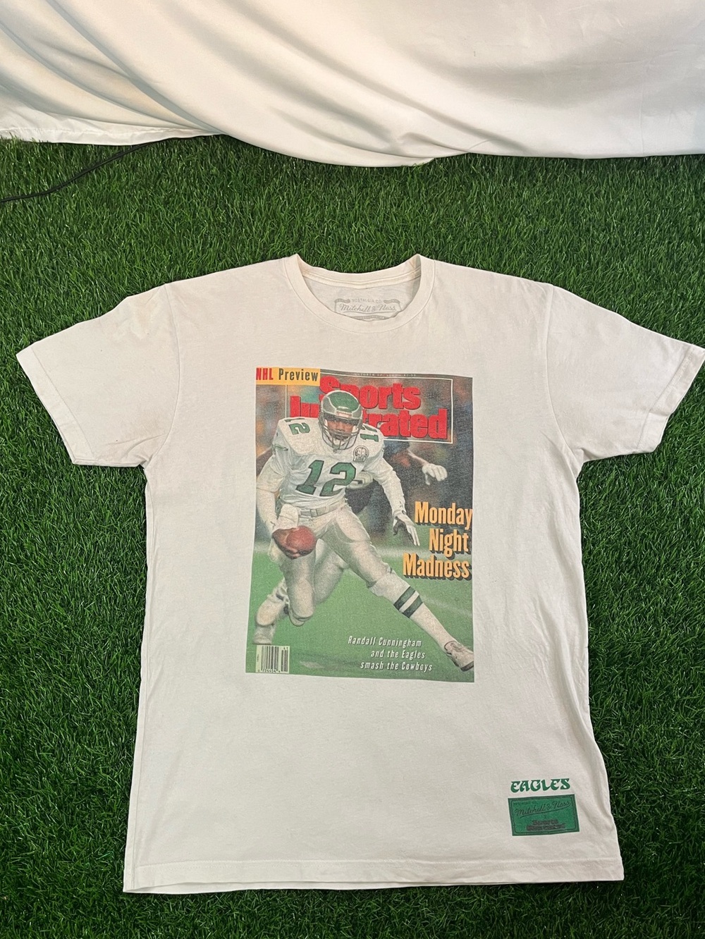 Mitchell & Ness NFL Philadelphia Eagles Sports Illustrated White T-Shirt Mens M